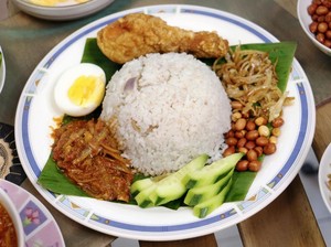 Nasi Tempong PNS Bisa Jadi Pilihan Makan Malam Bersama Teman & Keluarga
