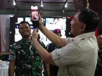 Prabowo & Menhan Sapa Ribuan Prajurit TNI di Papua, Sambut Tahun 2025