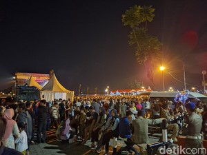 Ribuan Warga Padati BKB Palembang Bersiap Meriahkan Malam Tahun Baru