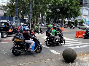 Suasana Jalanan Kota Bandung Jelang Malam Pergantian Tahun