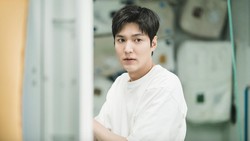 Foto Terbaru Lee Min Ho di Drakor When the Stars Gossip
