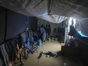 Video: Rumah Roboh Hingga Tenda Banjir Akibat Hujan Lebat di Gaza, 6 Tewas