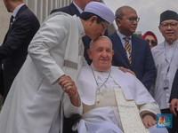 Momen Paus Salim Tangan Imam Istiqlal & Imam Istiqlal Cium Kening Paus