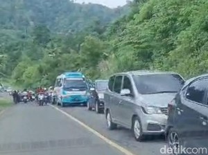 Jalur Pansela Tulungagung Padat Saat Arus Balik Tahun Baru 2025