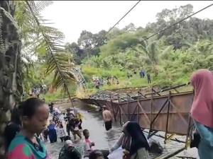 Kesaksian Korban Jembatan Putus Wisata Sungai Malus: Kelebihan Muatan!