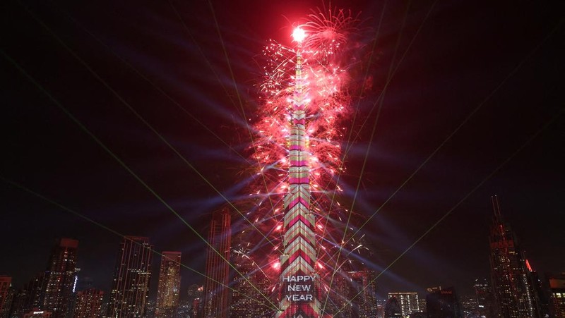 Kembang api pukul 9 malam meledak selama perayaan Malam Tahun Baru di Sydney, Australia, 31 Desember 2024. (AAP Image/Bianca De Marchi/via REUTERS)