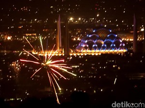 Pesona Malam Tahun Baru 2025 di Kota Bandung