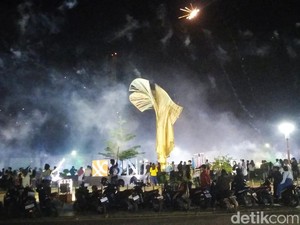 Pergantian Tahun, Bundaran Air Mancur Jakabaring Dipadati Warga Luar Palembang