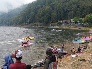 Pengunjung Telaga Sarangan Turun 25 Persen Dibanding 2024 Saat Libur Nataru