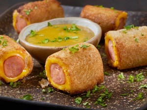 Resep Mini Hotdog Gulung Keju yang Gurih Empuk Untuk Camilan