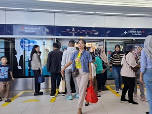 Warga Senang Masuk Kerja Naik MRT Ongkos Rp 1: Lumayan Hemat