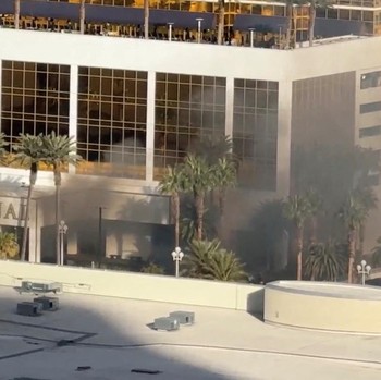 Detik-Detik Tesla Cybertruck Meledak & Terbakar di Hotel Donald Trump