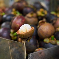 5 Hal yang Tak Boleh Dilakukan Saat Makan Manggis