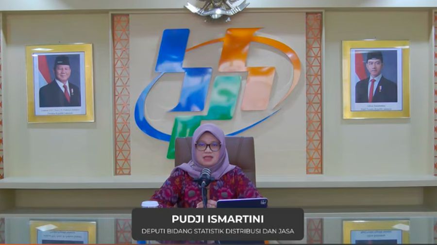 Deputi Bidang Distribusi dan Jasa BPS, Pudji Ismartini, saat memberikan rilis BPS pada Kamis (2/1/2024). (Tangkapan Layar Youtube BPS Statistics)