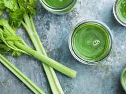 8 Jus Buat Diet yang Bikin Berat Badan Turun dan Lemak Luruh 8 Jus Buat Diet yang Bikin Berat Badan Turun dan Lemak Luruh