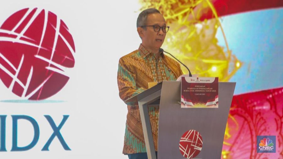 Ketua Dewan Komisioner Otoritas Jasa Keuangan (OJK), Mahendra Siregar saat menghadiri Pembukan Perdagangan Bursa Efek Indonesia (BEI) Tahun 2025 di gedung BEI, Jakarta, Kamis (2/1/2025). (CNBC Indonesia/Faisal Rahman)