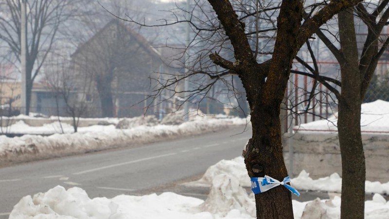 Workers carry a body after a gunman opened fire and killed several people in a restaurant in Cetinje, Montenegro, January 1, 2025. REUTERS/Stevo Vasiljevic     TPX IMAGES OF THE DAY