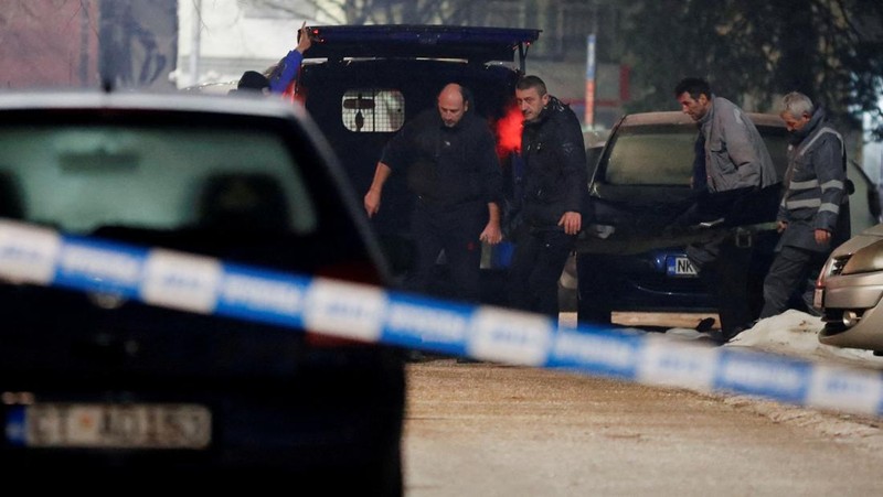 Workers carry a body after a gunman opened fire and killed several people in a restaurant in Cetinje, Montenegro, January 1, 2025. REUTERS/Stevo Vasiljevic     TPX IMAGES OF THE DAY