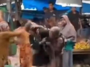 Heboh Tante dan Ponakan Berkelahi di Pasar Morowali Jadi Tontonan Pengunjung