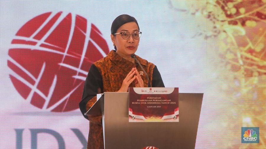 Menteri Keuangan, Sri Mulyani saat menghadiri Pembukan Perdagangan Bursa Efek Indonesia (BEI) Tahun 2025 di gedung BEI, Jakarta, Kamis (2/1/2025). (վ/Faisal Rahman)