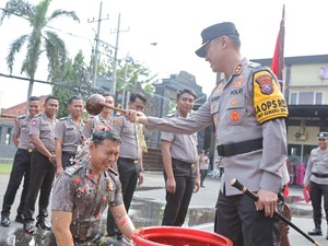 54 Anggota Polres Lamongan Naik Pangkat Periode Tahun Baru 2025