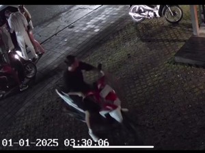 Viral, Bule Curi Motor di Canggu