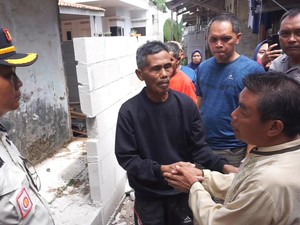 Konflik Keluarga di Bandung Sisakan Tembok Pembatas Rumah