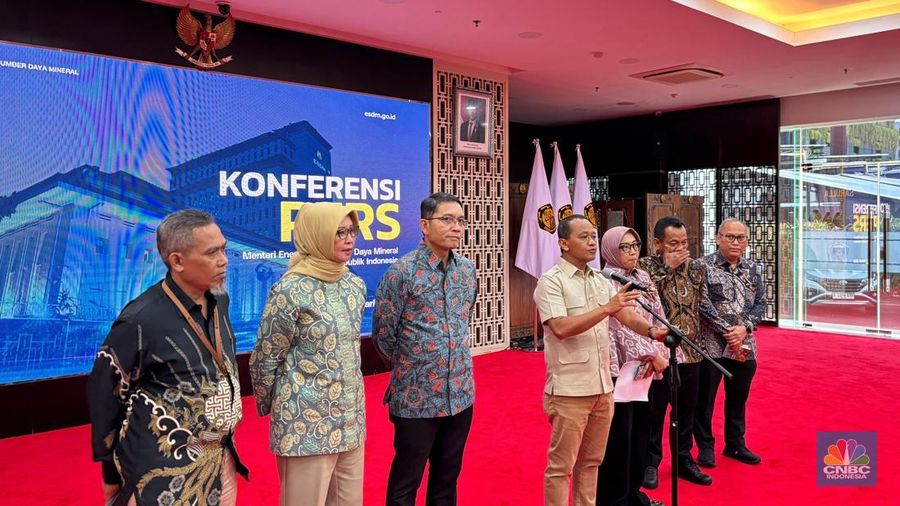 Konferensi Pers Menteri ESDM Bahlil Lahadalia terkait penerapan mandatori Biodiesel 40% (B40) di Gedung Kementerian ESDM, Jakarta, Jumat (03/01/2025). (²©²ÊÍøÕ¾/Firda Dwi Muliawati)