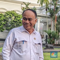 6,5 Juta Anak Terima Susu Gratis Setiap Hari, Budi Arie Mau Tingkatkan