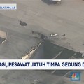 Video : Pesawat Jatuh Timpa Gedung di California