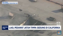 Video : Pesawat Jatuh Timpa Gedung di California