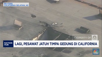 Video : Pesawat Jatuh Timpa Gedung di California