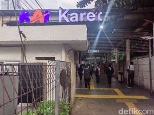 Penumpang Tak Bisa Naik-Turun KRL di Stasiun Karet Mulai 1 September
