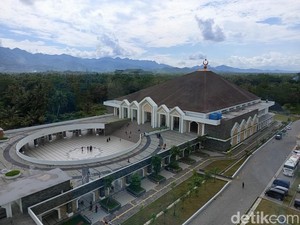 Melihat Candi Borobudur dari Menara Masjid Agung An-Nuur Magelang