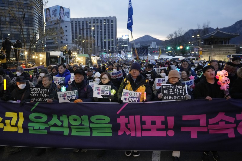 Massa yang tergabung dalam pendukung Presiden Korea Selatan Yoon Suk-yeol melakukan unjuk rasa di Seoul, Korea Selatan, Sabtu (4/1/2025). (AP Photo/Ahn Young-joon) Massa yang tergabung dalam pendukung Presiden Korea Selatan Yoon Suk-yeol melakukan unjuk rasa di Seoul, Korea Selatan, Sabtu (4/1/2025). (AP Photo/Ahn Young-joon)