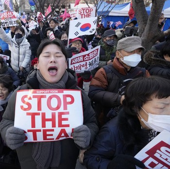 Potret Lautan Manusia Dukung Presiden Korsel di Seoul