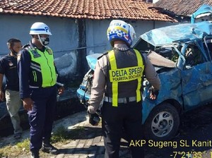Tragedi Pilu Mobil Sekeluarga Dihantam KA Sri Tanjung Bikin 3 Orang Tewas