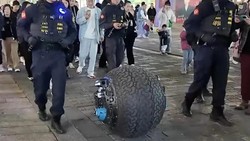 China Pamer Robocop Bola Ala Star Wars Versi Gahar
