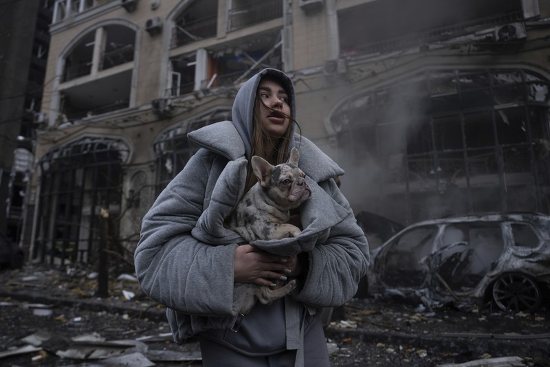 Rusia melancarkan serangan drone pada Hari Tahun Baru di ibu kota Ukraina, Kyiv, Rabu dini hari (1/1/2025). (AP Photo/Oksana Johannesson)