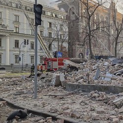 Baru Awal Tahun 2025, Putin Kerahkan Drone Hancurkan Bangunan di Kyiv