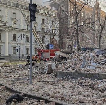 Baru Awal Tahun 2025, Putin Kerahkan Drone Hancurkan Bangunan di Kyiv