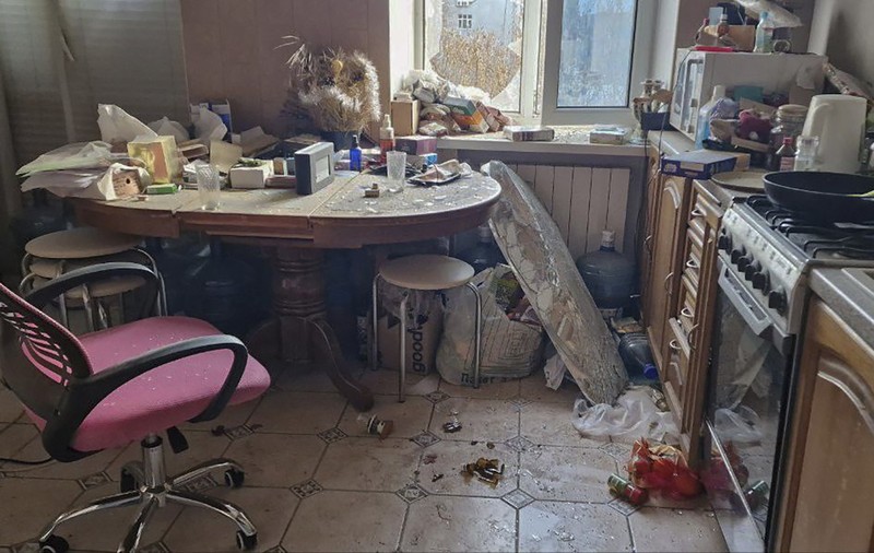 Rusia melancarkan serangan drone pada Hari Tahun Baru di ibu kota Ukraina, Kyiv, Rabu dini hari (1/1/2025). (AP Photo/Oksana Johannesson) Rusia melancarkan serangan drone pada Hari Tahun Baru di ibu kota Ukraina, Kyiv, Rabu dini hari (1/1/2025). (AP Photo/Oksana Johannesson)