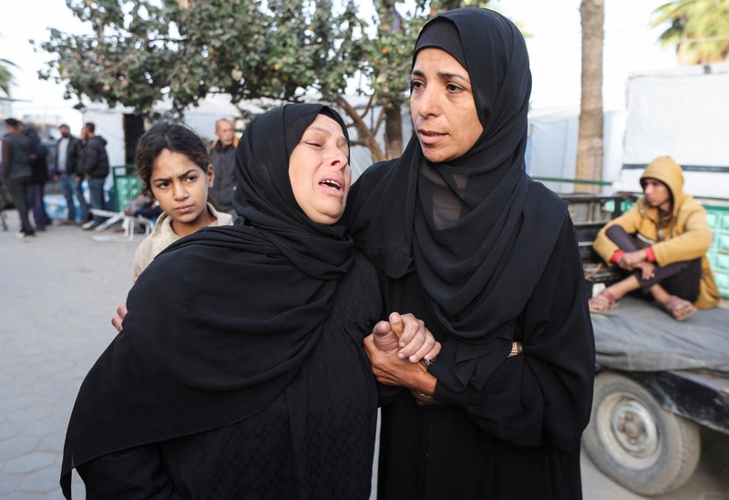 Serangan udara Israel menewaskan sedikitnya 54 orang Palestina di Jalur Gaza pada hari Kamis (2/1), termasuk 11 orang di sebuah tenda yang menampung keluarga-keluarga pengungsi. (REUTERS/Saeed Mohammed) Serangan udara Israel menewaskan sedikitnya 54 orang Palestina di Jalur Gaza pada hari Kamis (2/1), termasuk 11 orang di sebuah tenda yang menampung keluarga-keluarga pengungsi. (REUTERS/Saeed Mohammed)