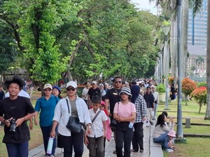 Monas Ramai Pengunjung Jelang Akhir Libur Panjang Natal dan Tahun Baru