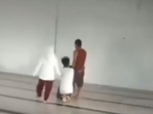 Oknum Guru Honorer SMP Digerebek Diduga Mesum dengan Siswi di Masjid