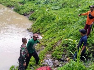 Sopir Mengantuk Berujung Mobil Nyemplung ke Sungai di Kebumen, 1 Tewas