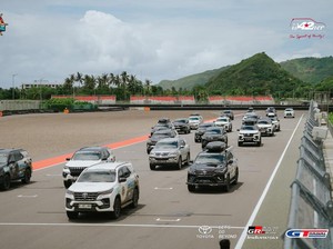 Puluhan Fortuner Digeber di Sirkuit Mandalika