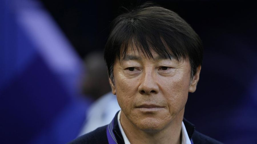 Pelatih kepala tim nasional Indonesia Shin Tae Yong. (AP/Thanassis Stavrakis)