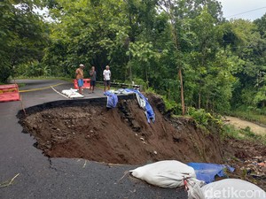 Jalan Penghubung Kulon Progo-Magelang Longsor Lagi, Kini Tersisa 2 Meter