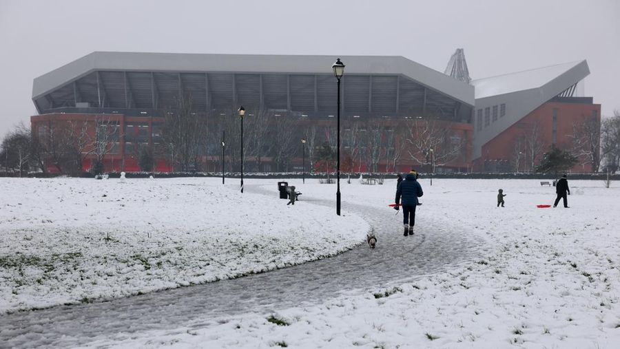 Sebagian besar wilayah di Inggris dilanda salju lebat dan hujan beku akhir pekan ini setelah suhu turun hingga -5 derajat Celsius. (Danny Lawson/PA via AP)
